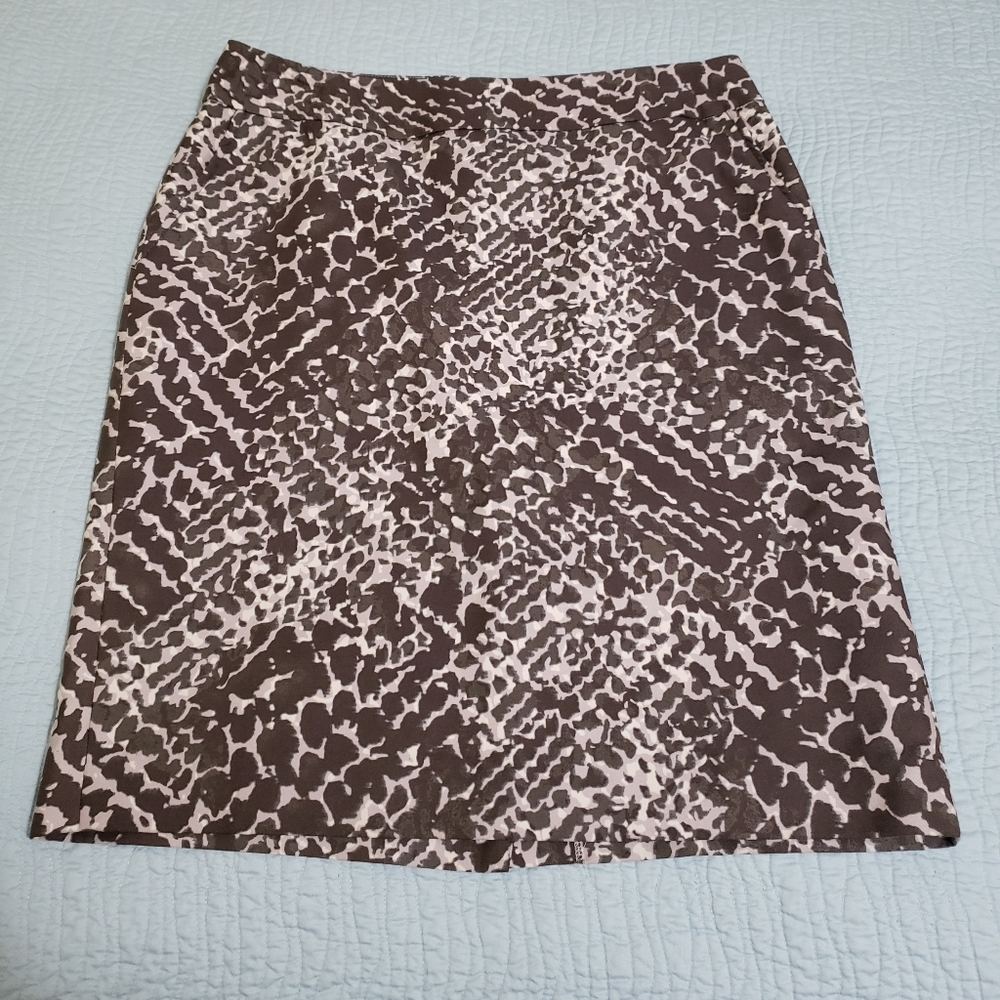 LIKE NEW, ANN TAYLOR LOFT Pencil Skirt in Excellent Condition!